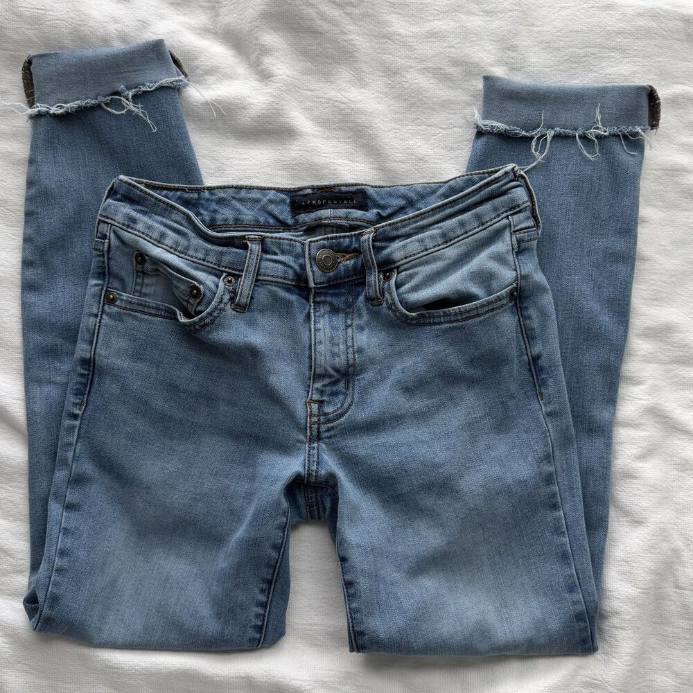 Aéropostale Low Rise Jegging Jeans Blue Light Wash Raw Hem Women’s Slim Fit